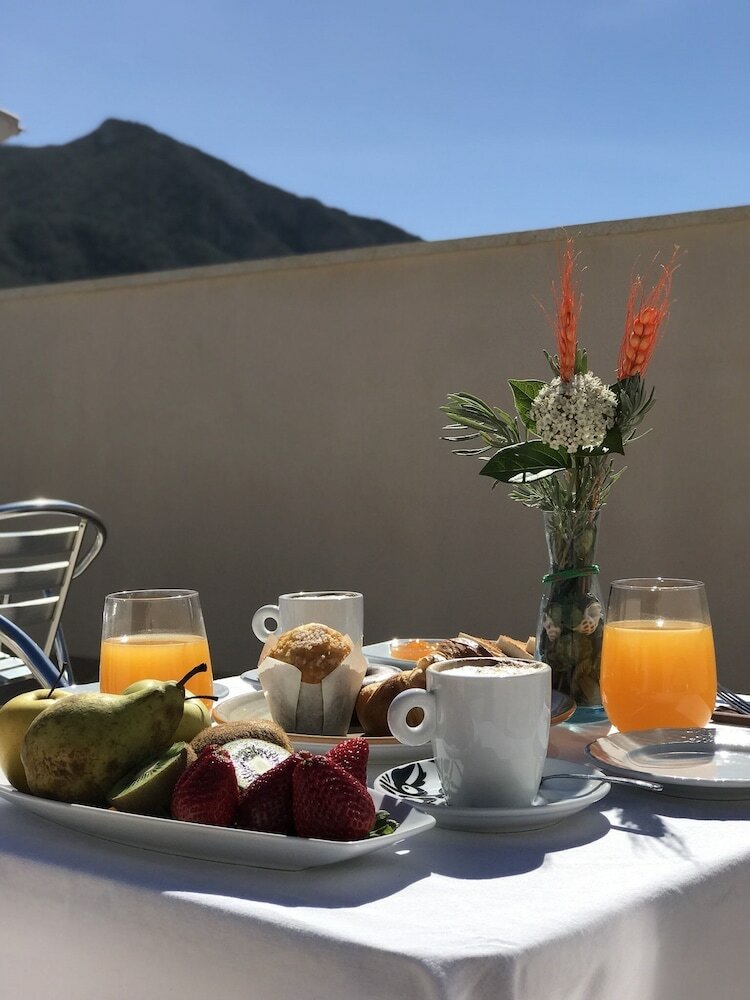 Hostal El Jardin De Las Eras