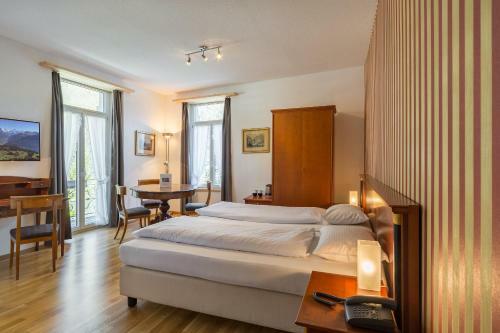 Carlton-europe Vintage Adults Hotel