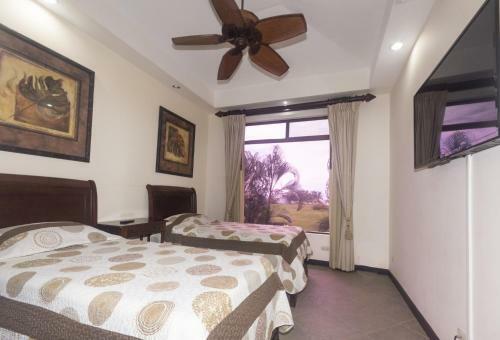 6 Bedroom House With Ocean Views Hermosa Palms #110