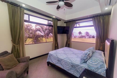 6 Bedroom House With Ocean Views Hermosa Palms #110