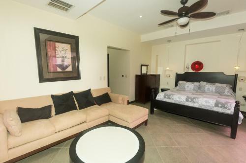 6 Bedroom House With Ocean Views Hermosa Palms #110
