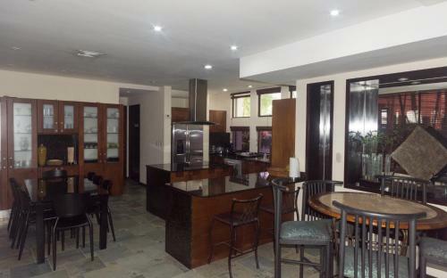 6 Bedroom House With Ocean Views Hermosa Palms #110