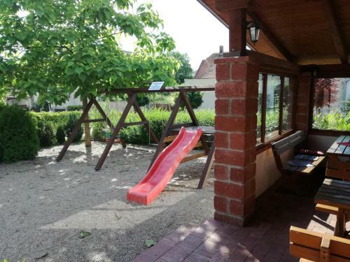 Hostal Restaurace - Penzion Bavorsk� Dv?r