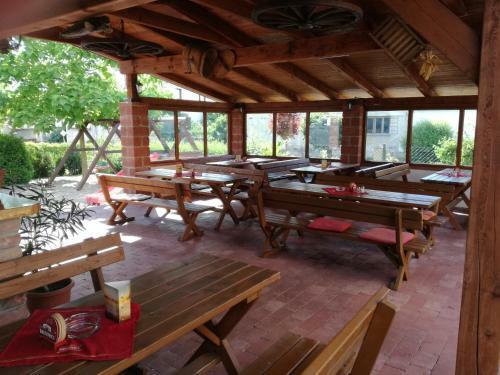 Hostal Restaurace - Penzion Bavorsk� Dv?r