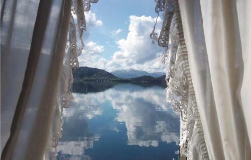 Holiday Home Hyllestad Lifjorden II