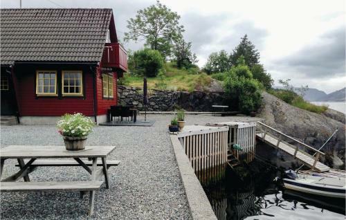 Holiday Home Hyllestad Lifjorden