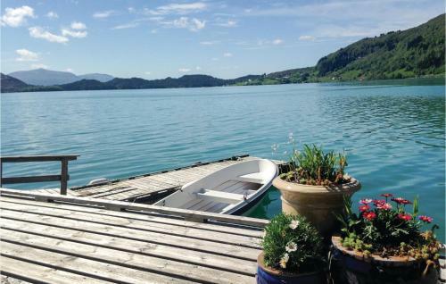 Holiday Home Hyllestad Lifjorden
