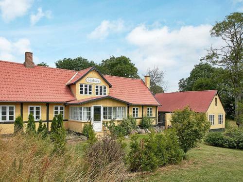 Three-bedroom Holiday Home In Aakirkeby 9