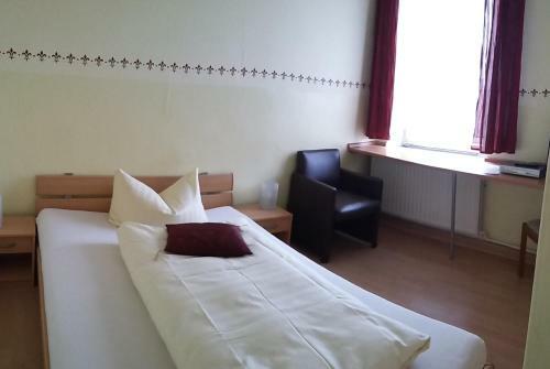Hostal Traditionsgasthof Zum Luedertal