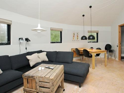 Three-bedroom Holiday Home In H�jslev 10