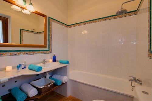 Dehesilla De Algar Villa Sleeps 8