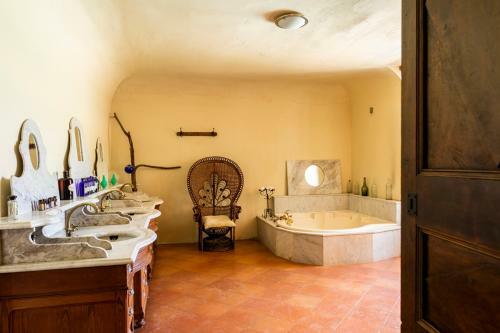 Agroturismo Banne Chateau Sleeps 20 Pool Wifi