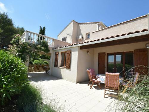 Elegant Villa In Bize-minervois With Pool