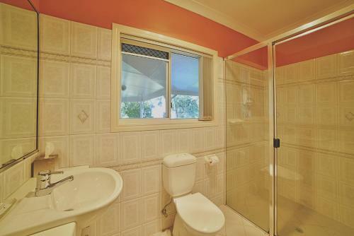 Lodge Cooroy Country Cottages