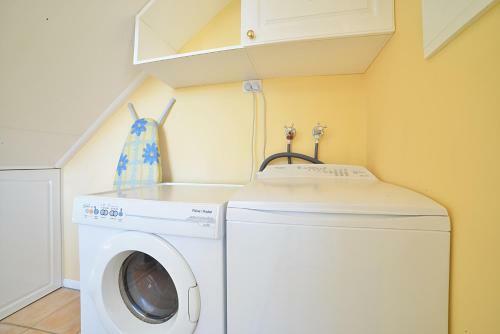Lodge Cooroy Country Cottages