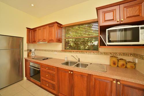 Lodge Cooroy Country Cottages