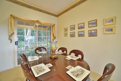 Lodge Cooroy Country Cottages