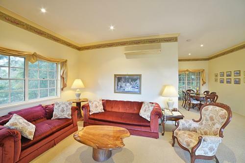 Lodge Cooroy Country Cottages