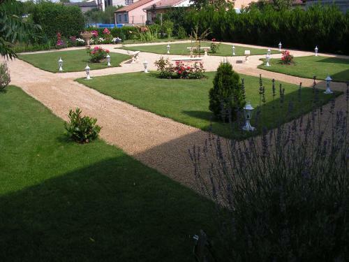 Hotel H�tel C�t� Jardin