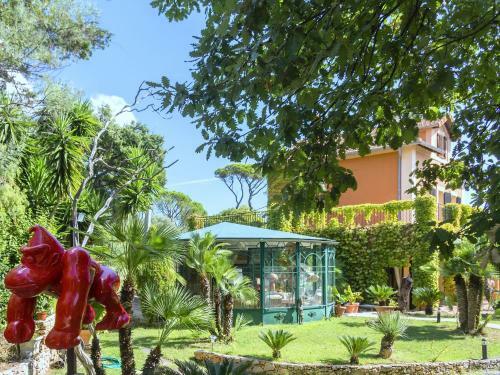 Sprawling Mansion In Frejus With Swimming Pool