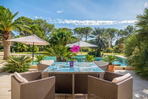 Puget-sur-argens Villa Sleeps 8 Wifi
