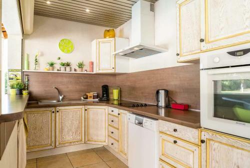 Puget-sur-argens Villa Sleeps 8 Wifi
