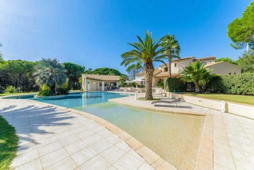 Puget-sur-argens Villa Sleeps 8 Wifi