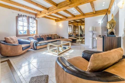 Puget-sur-argens Villa Sleeps 8 Wifi