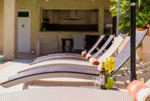 Puget-sur-argens Villa Sleeps 8 Wifi