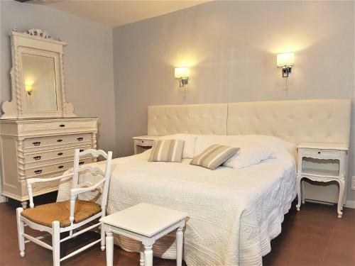 B&B With Charm, Quiet, Kitchen, Sw Pool.