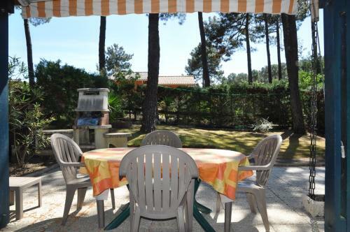 Agr�able Petite Maison Avec Jardin - 1201