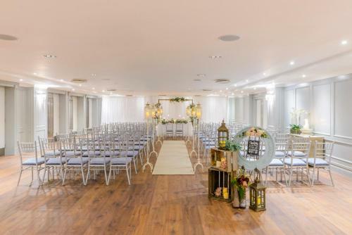 Carlton Shearwater Hotel