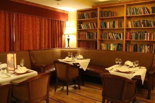 Gullane's Hotel