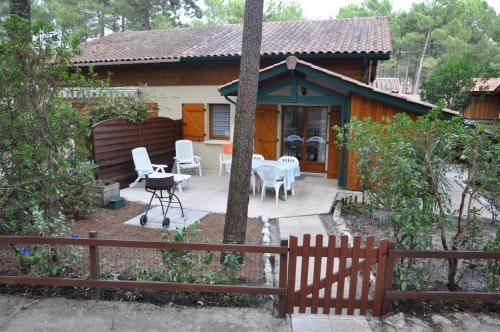 Maison Jumel�e Dans R�sidence Avec Piscine - 13701