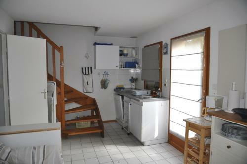 Maison Jumel�e Dans Residence Avec Piscine - 13701