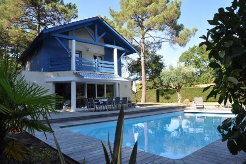 Belle Villa Avec Piscine - 1993