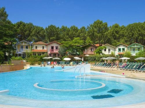 Maison Jumel�e Dans Residence Avec Piscine - 320
