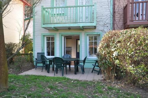 Maison Jumel�e Dans Residence Avec Piscine - 320