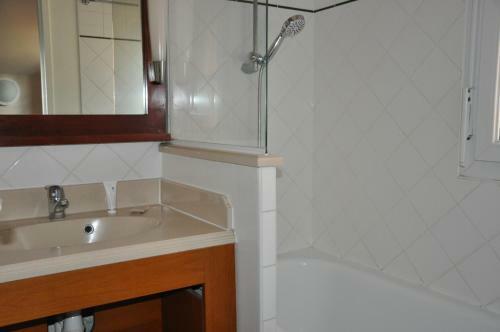 Maison De Vacances Dans Residence Avc Piscine - 337