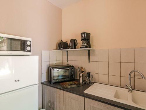 Quaint Holiday Home In Lalinde With Jacuzzi