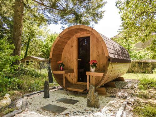 Quaint Holiday Home In Lalinde With Jacuzzi