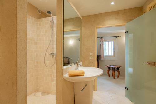 Les Baux De Provence Villa Sleeps 10 Pool Wifi