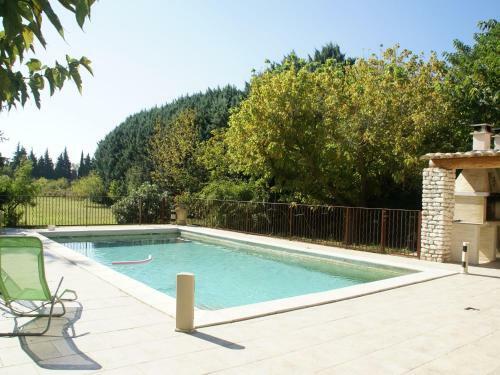 Cozy Holiday Home In Le Thor With A Private Pool
