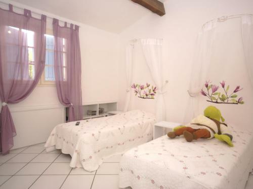 Cozy Holiday Home In Le Thor With A Private Pool