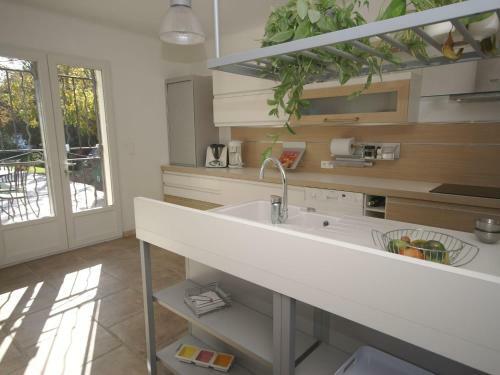 Cozy Holiday Home In Le Thor With A Private Pool