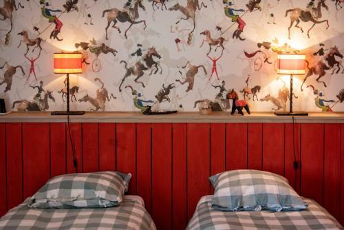 Les Deux Abbesses En Vert | La Grande Maison B&B