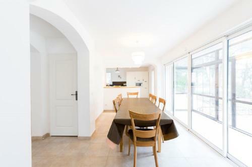 Exclusive Four Bedrooms Villa (8 People)