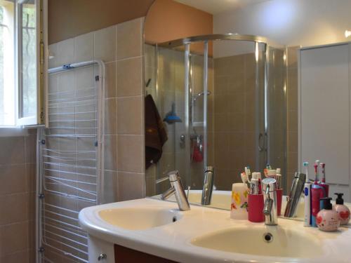 Quaint Villa In Saint-andre-de-roquepertuis With Pool