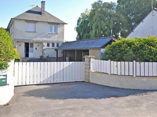 Holiday Home Ferienhaus (sja101)