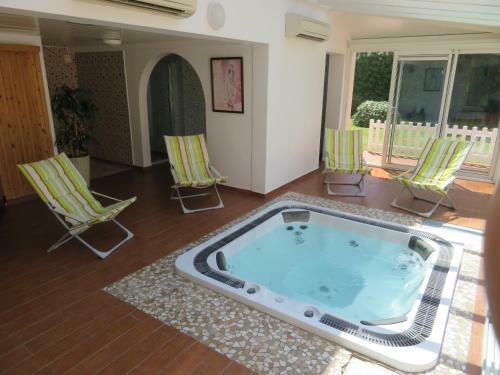 Hotel Le Relais de Voisins